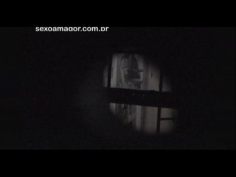 ❤️ Si Blondie sekretong nakuhaan og video sa usa ka voyeur sa kasilinganan nga gitago sa luyo sa mga haw-ang nga tisa ❤️❌ Porno sa amon ❌️❤